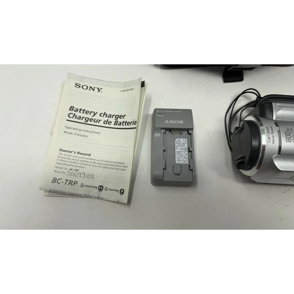 Sony Handycam DCR-SR40 Mini DV Camcorder 30 GB. With Charger, Case & Lens Filter